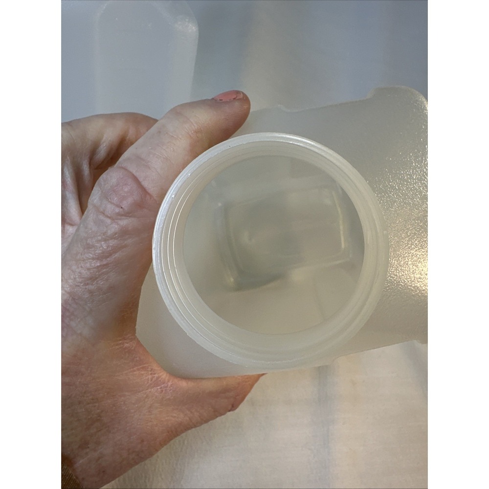 Set of 3 Rubbermaid Servin Saver 2 Quart Drink Containers With White Lids - Picture 3 of 8